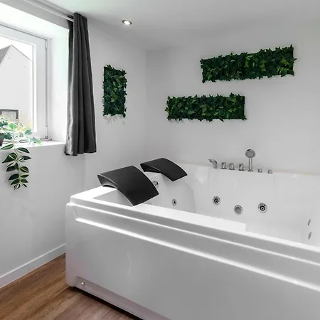 Dom wakacyjny Le Forestier - Moderne & Confort - Balneo Netflix Gratuit Bbq Terrasse -animaux Bienvenus Hastiere-par-dela